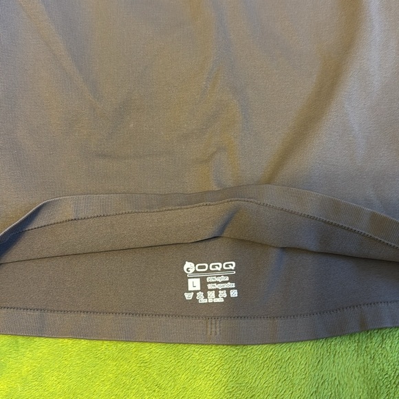 Set of Two Long Sleeve Compression Shirts - Brown and Gray O QQ Sz Large - Picture 2 of 5